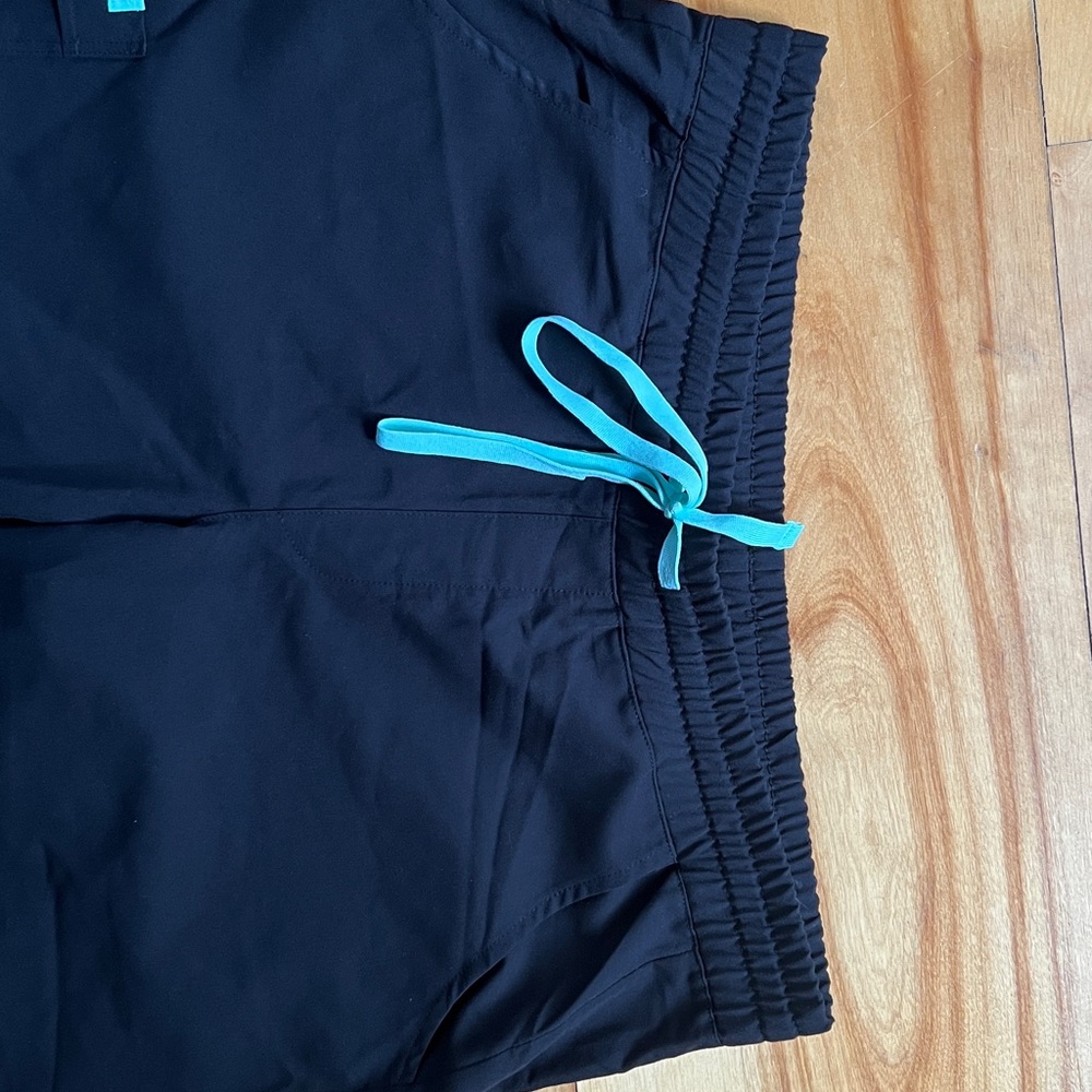 Women’s Black Garde Malade scrub pants with Teal Accents - Picture 3 of 6